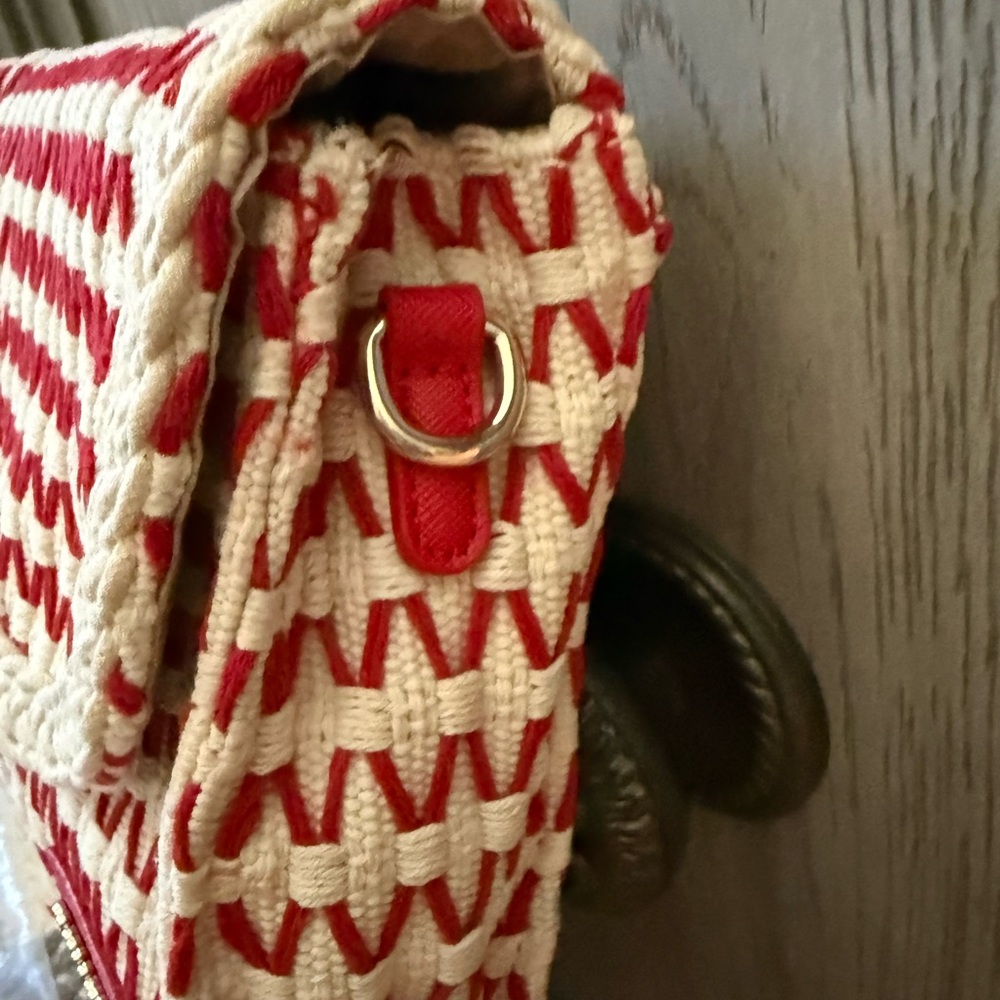 Handmade in Mexico! Bought in Mexico!Red and White Woven Clutch - Picture 5 of 13